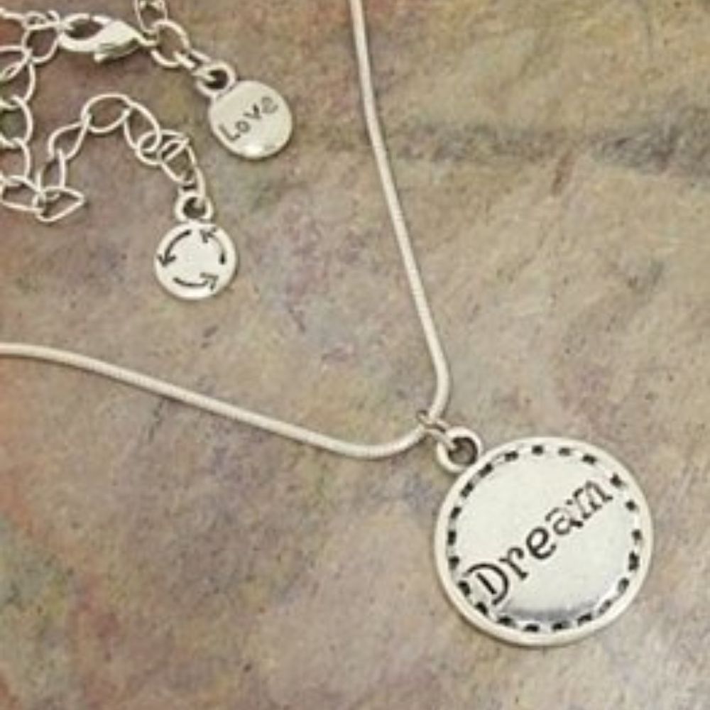 🎅🏻 Dream Charm Necklace